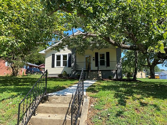 2nd image of 814 E Blythe St