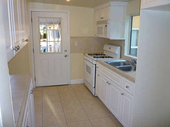 5th image of 1100 N Raymond Ave #1100