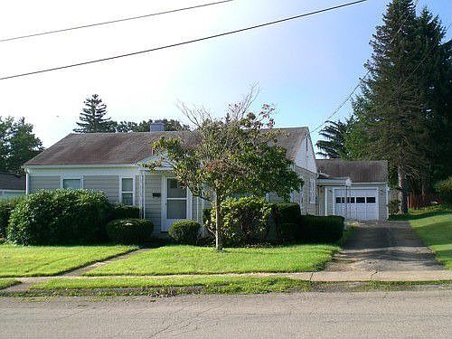 2nd image of 105 E 8th St