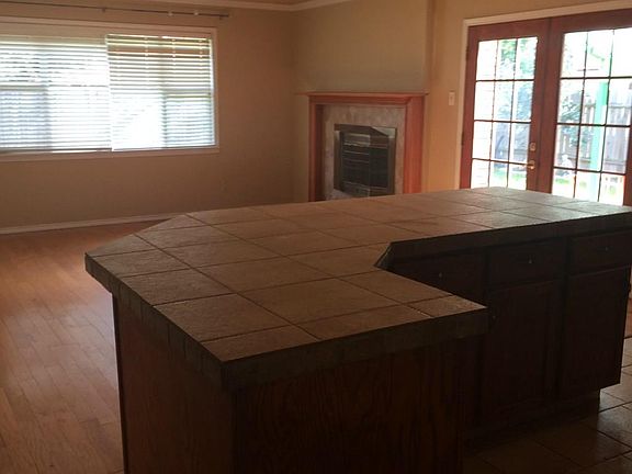 4th image of 2609 Creekview Dr