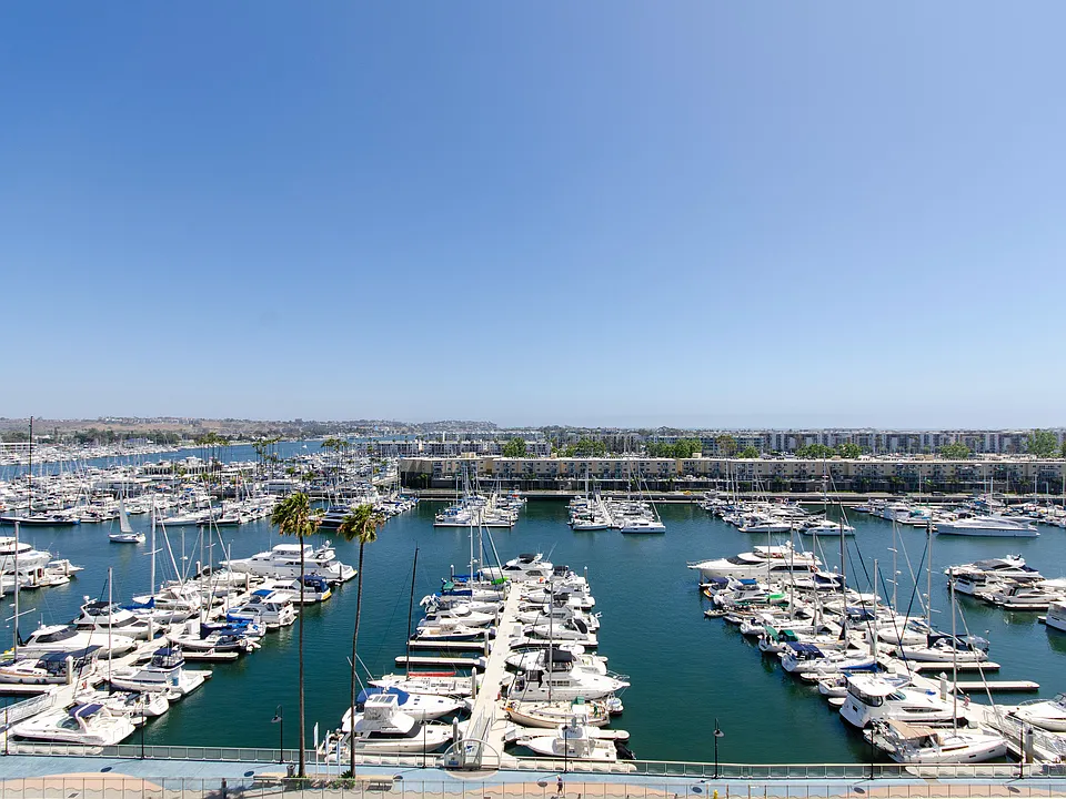 4334 Marina City Dr