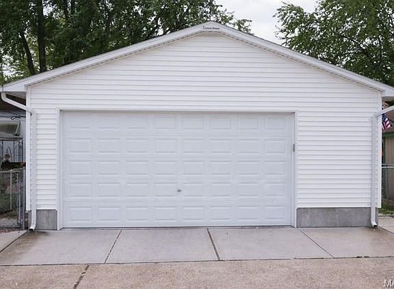 3rd image of 6525 Parkwood Pl
