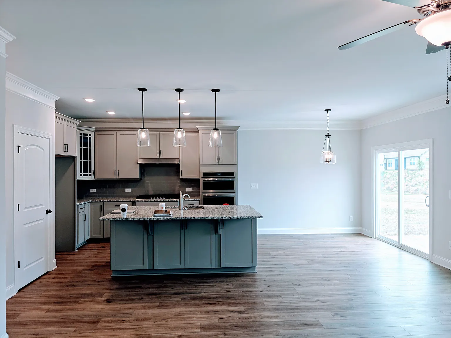 5 bed, 2860 sqft, $2,860 — Photo 2