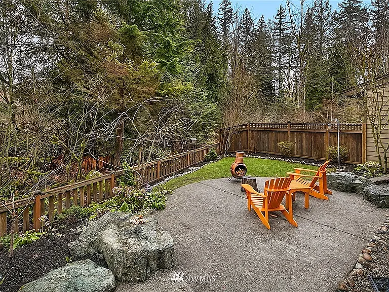 2377 23rd Ln NE — Photo 8