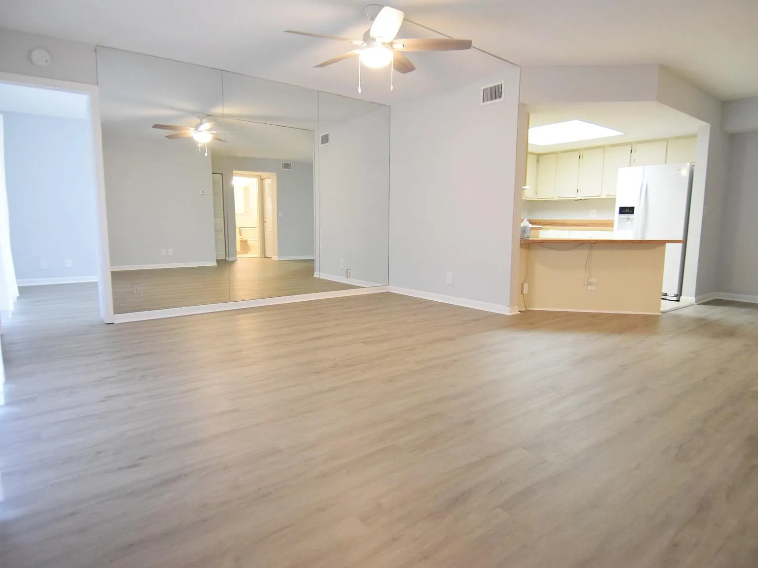 2 bed, 1025 sqft, $2,200 — Photo 3