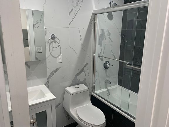 4th image of 141 Woodbine St #2B