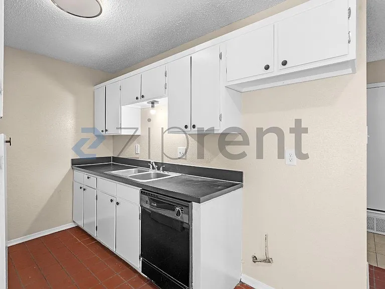 3224 Dreeben Dr #101 — Photo 3