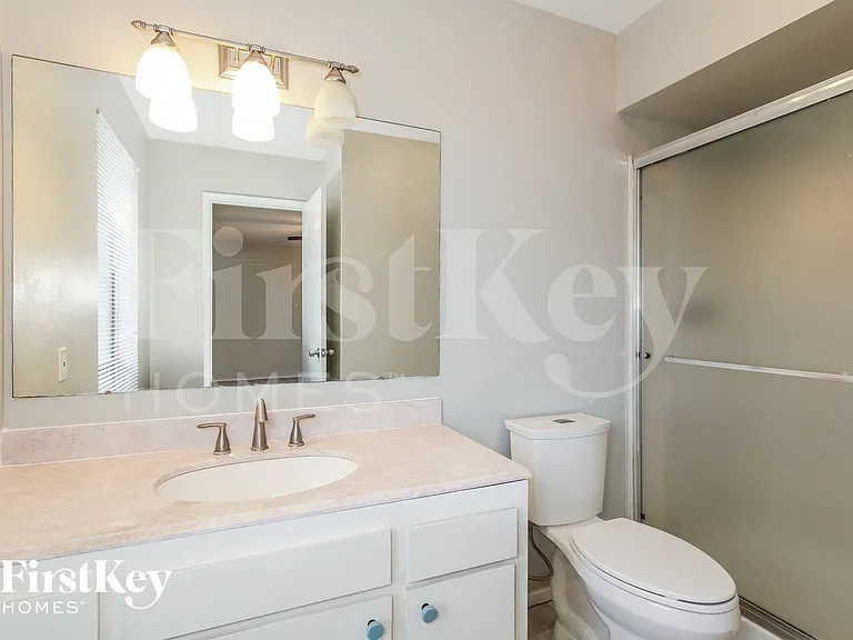 9047 N 48th Ave — Photo 13