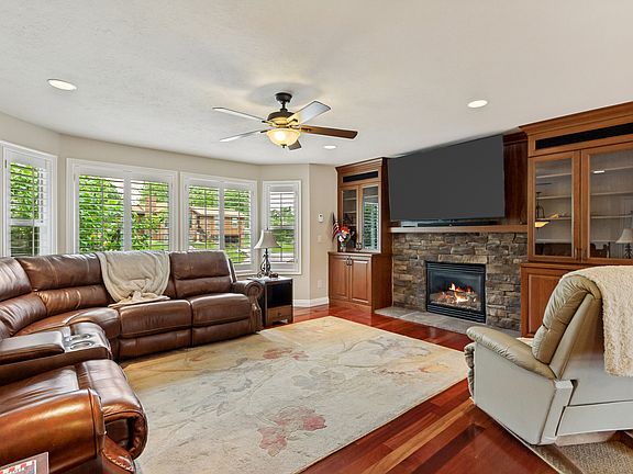 4th image of 1737 E Sunrise Meadow Dr