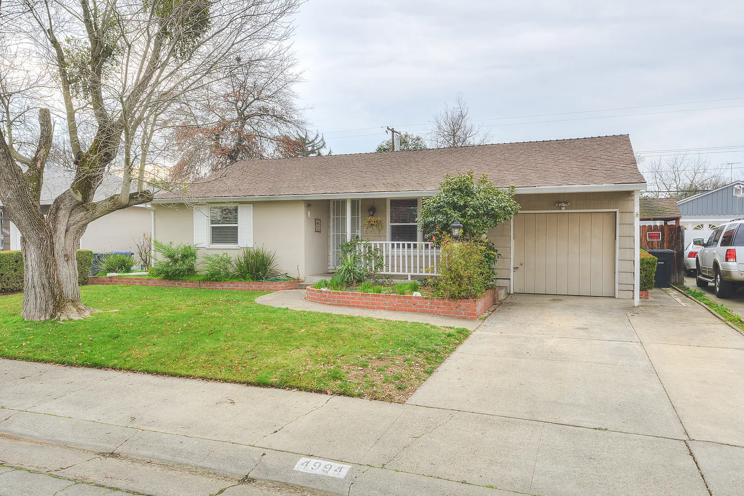 4994 49th St photo 1