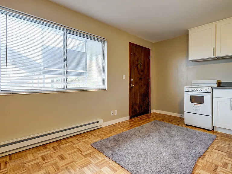 9244 Greenwood Ave N — Photo 3