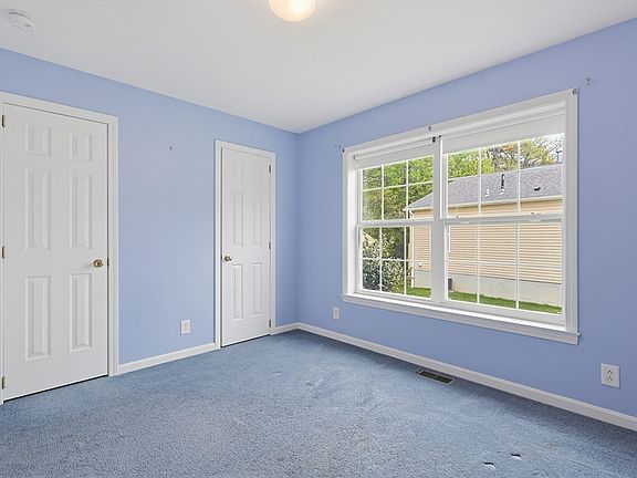 3rd image of 12 Mountain Ash Rd Unit 12