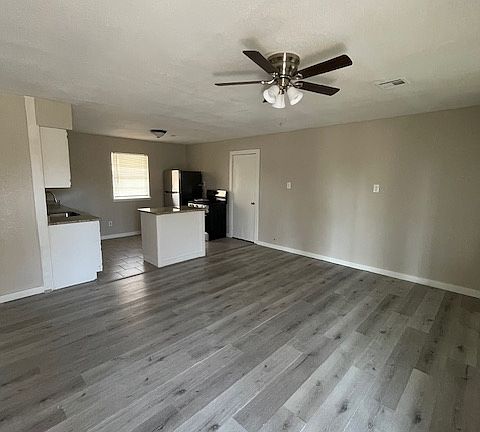 2nd image of 508 C St SE