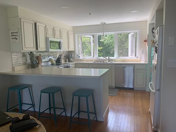 3rd image of 26 Walnut St APT C1