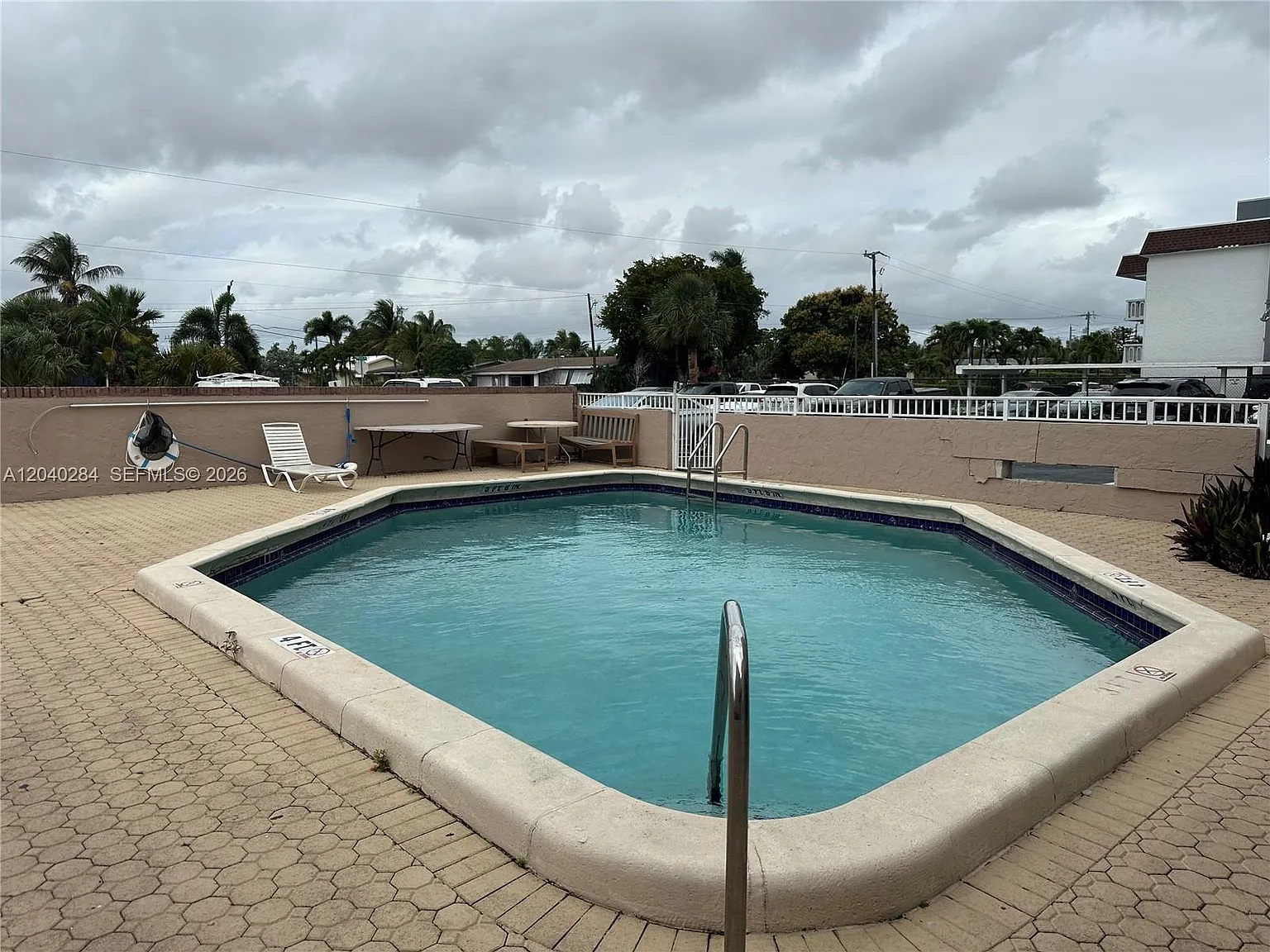 Porto Fino Gardens Condo — Photo 3