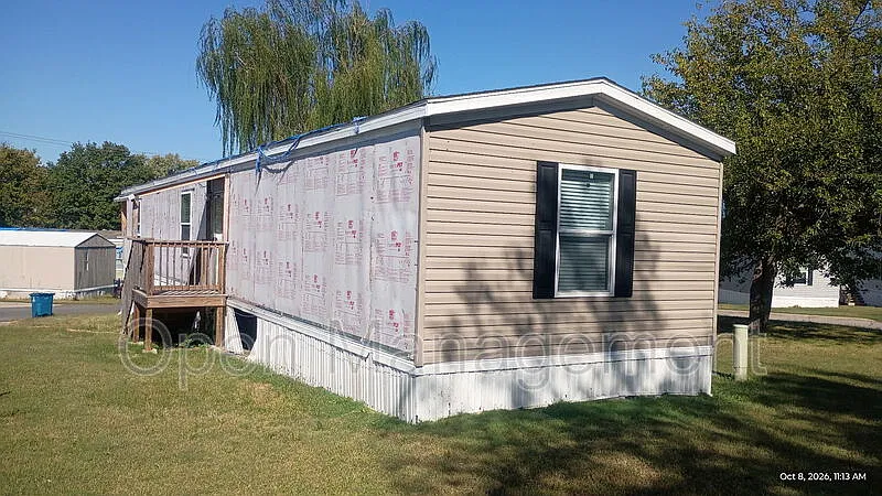 3 bed, 2.0 bath, 1216 sqft, $1,049 — Photo 2