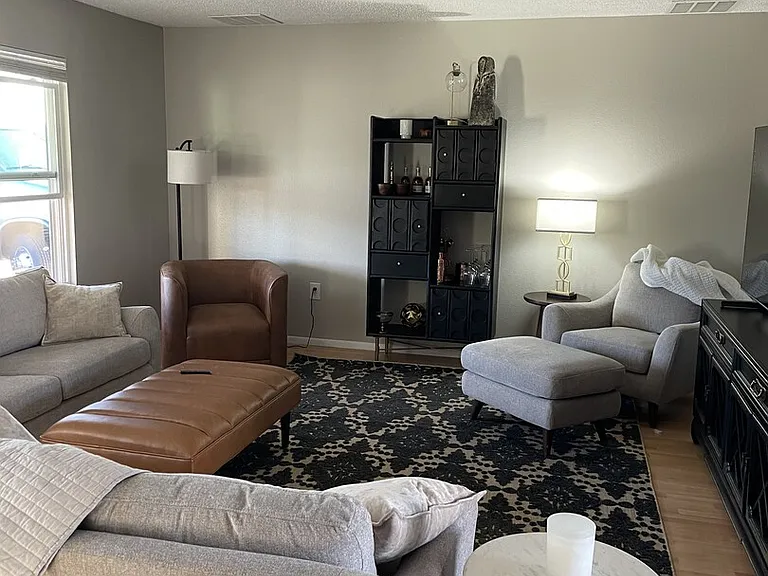 W Indian Hills Dr — Photo 4
