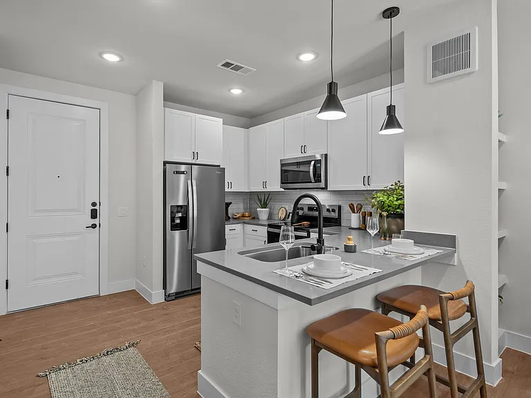 Eastpoint Apartments — Photo 4