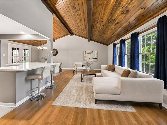 5th image of 4044 Briarwood Dr