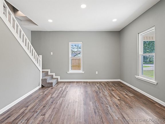 4th image of 202 N Creek St