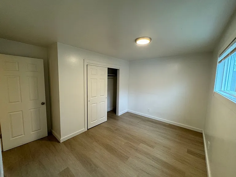 725 E Indiana Apartments near Gonzaga University! — Photo 13