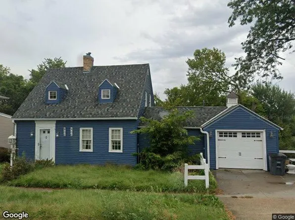 906 Oakland Ave, Oakland, IA 51560