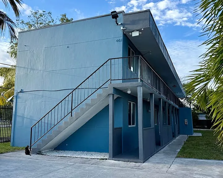 461 NW 9th St — Photo 1