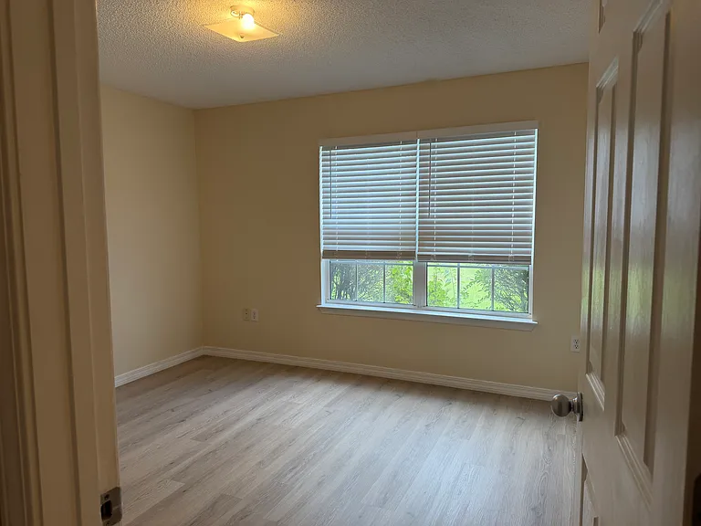 7558 Elizabeth Dr — Photo 12