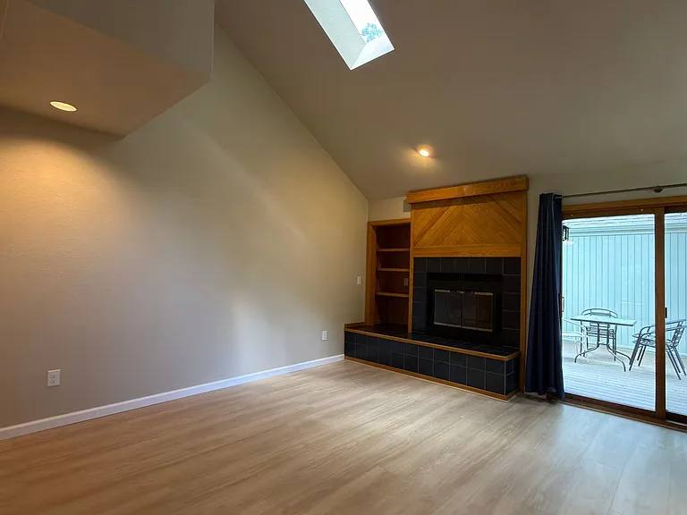 1037 Driftwood Dr — Photo 11