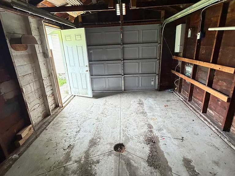 133 Foster Ave — Photo 16