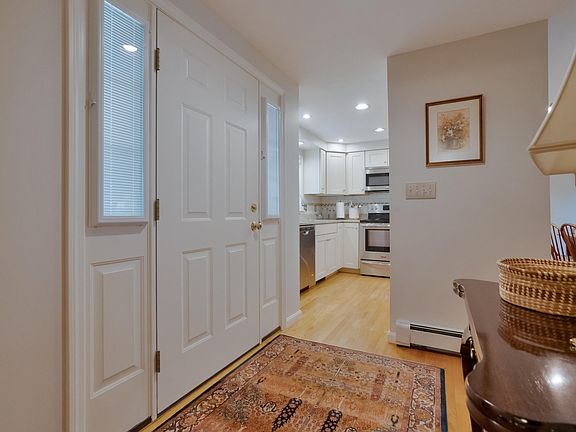 4th image of 32 Winchester Court #32