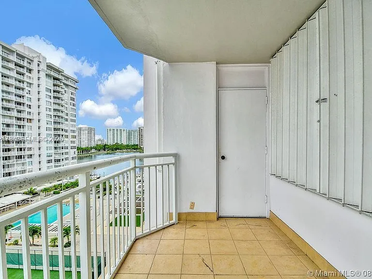 18041 Biscayne Blvd #801 — Photo 34