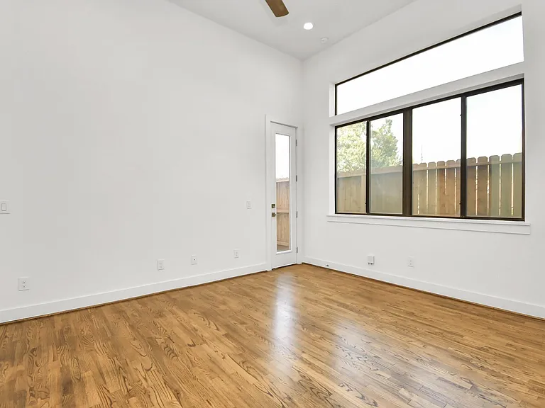732 W 22nd St #A — Photo 28