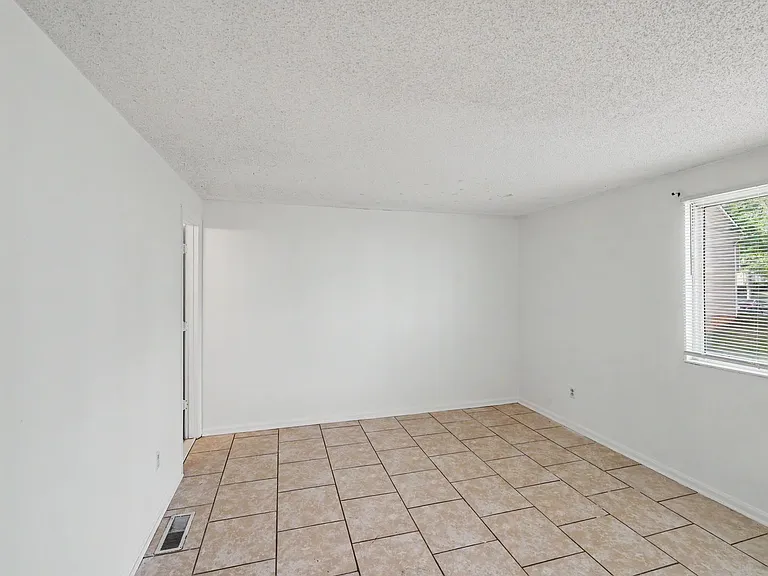 9626 Vinca Cir #D — Photo 10