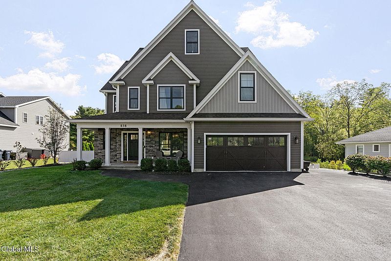 3rd image of 838 Pearse Road