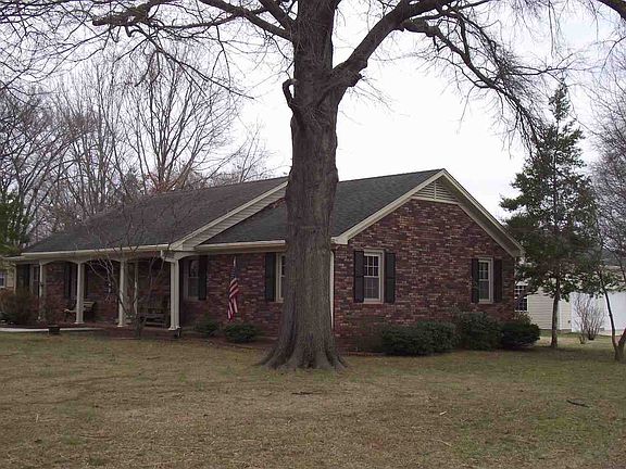 3rd image of 1520 Sherwood Dr