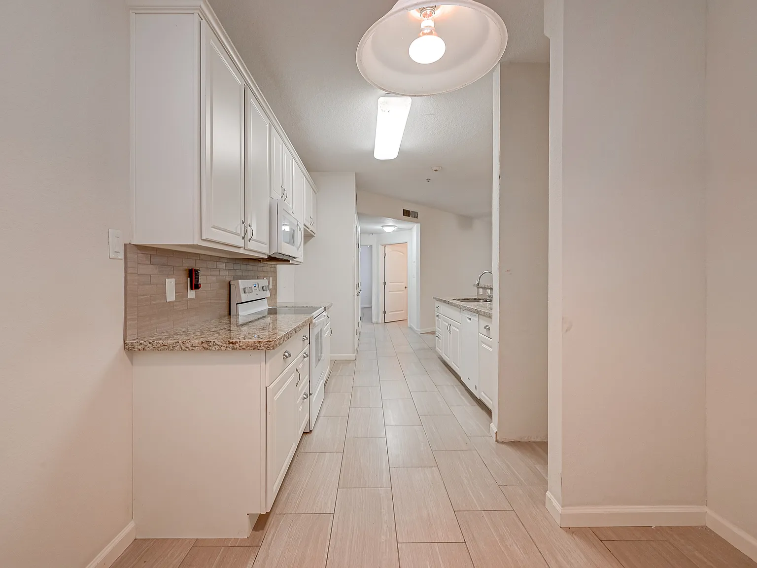 1 bed, 870 sqft, $1,400 — Photo 4
