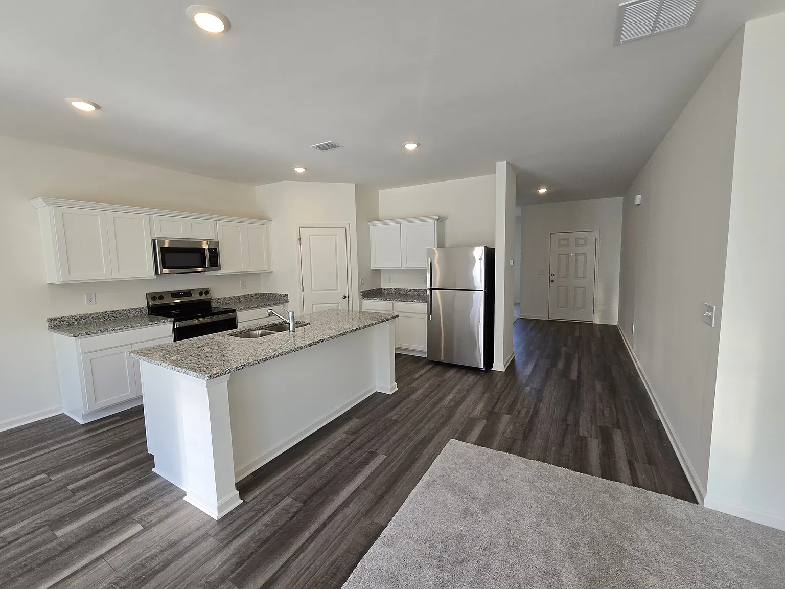 5 bed, 2722 sqft, $2,100 — Photo 4