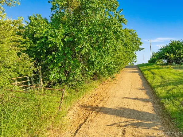 1093 N 4260th Rd, Hugo, OK 74743