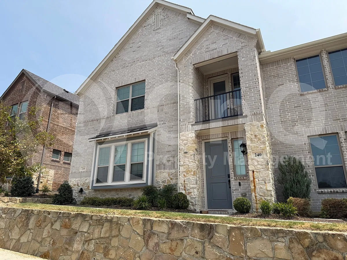 3 bed, 2.5 bath, 2050 sqft, $3,040 — Photo 2