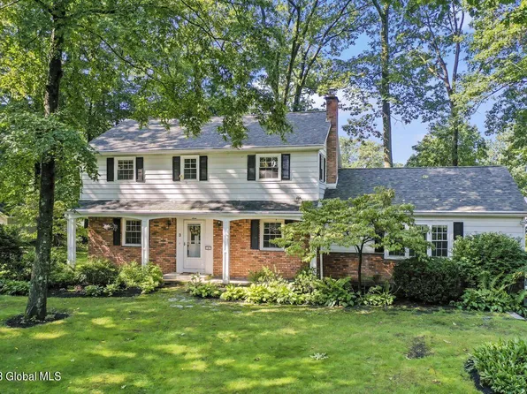 3 Broadleaf Drive, Clifton Park, NY 12065