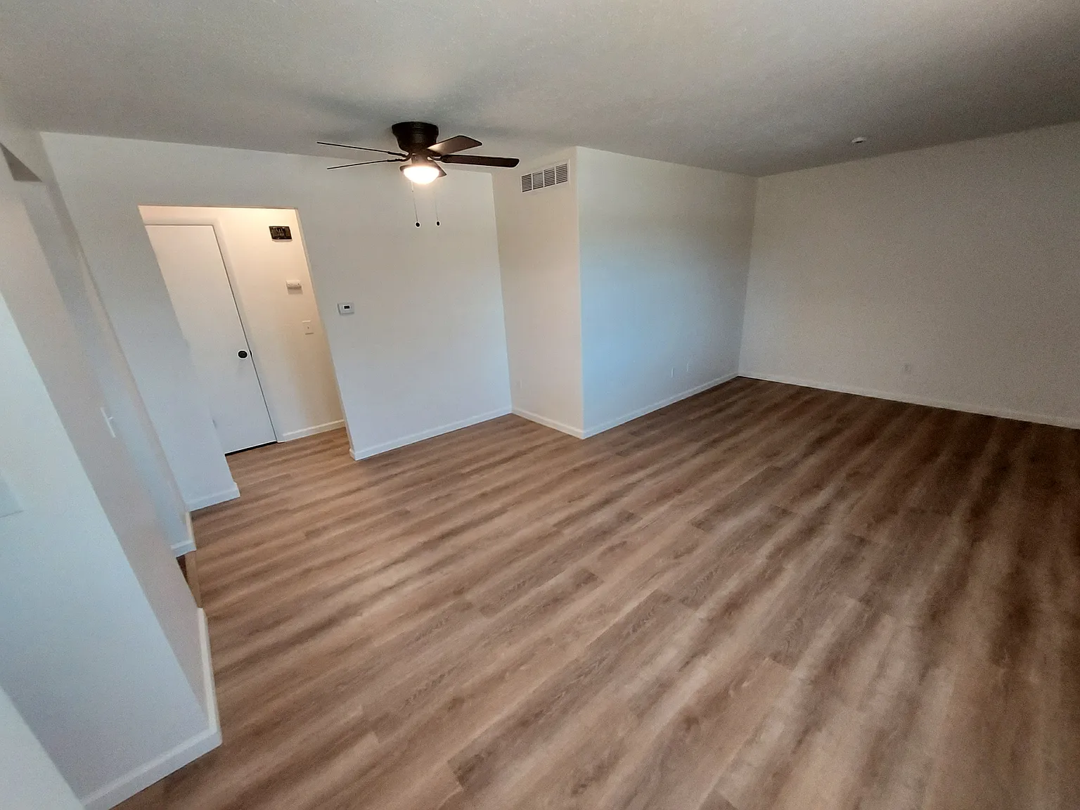 3 bed, 1.5 bath, 1600 sqft, $1,500 — Photo 4