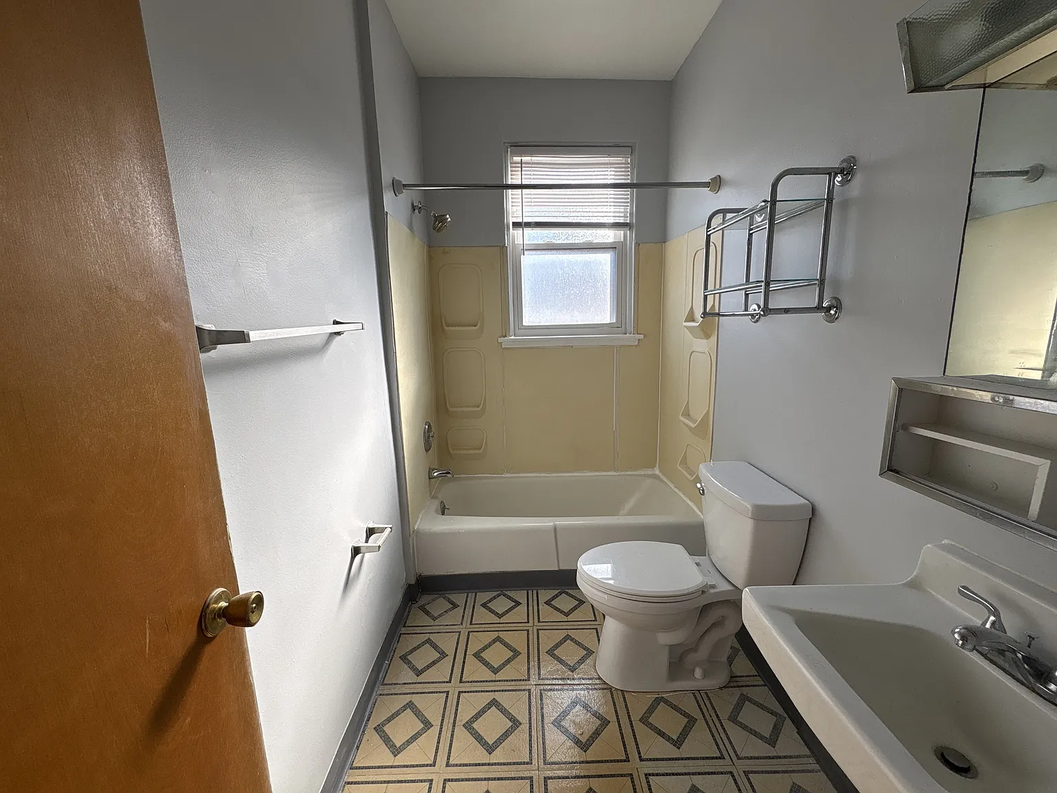 712 Russellwood Avenue - 3 - 2... — Photo 3