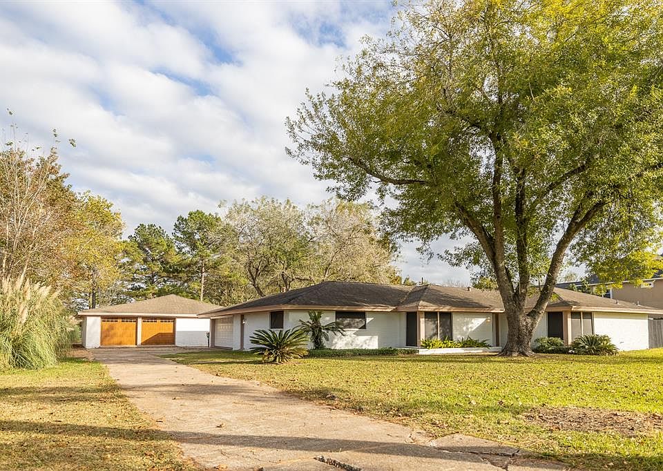 1st image of 2749 Westchester Cir