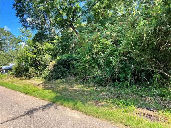 E Hanson Ave, Hammond, LA 70403
