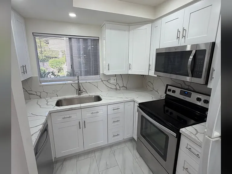 221 Oakleaf Dr #104 — Photo 5