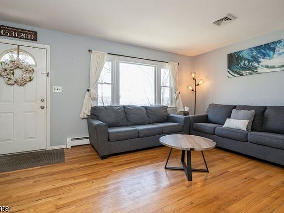 5th image of 64 Brooklyn Rd