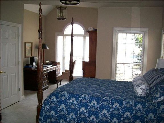 3rd image of 220 River Oak Dr
