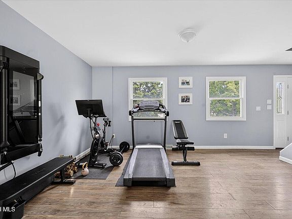 4th image of 27 Severson Hill Road