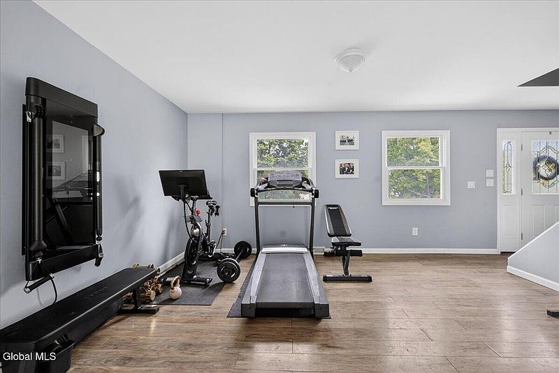 4th image of 27 Severson Hill Road